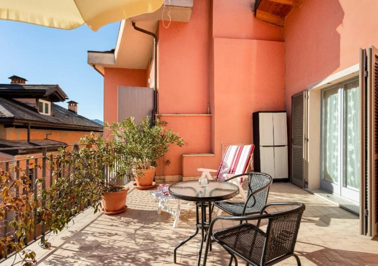 Residenze Blue Lake Оменя Екстериор снимка